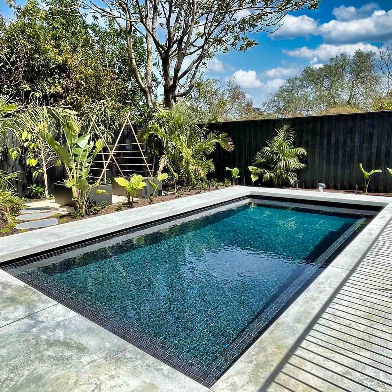 Heat-Pump-Pool-Heaters1